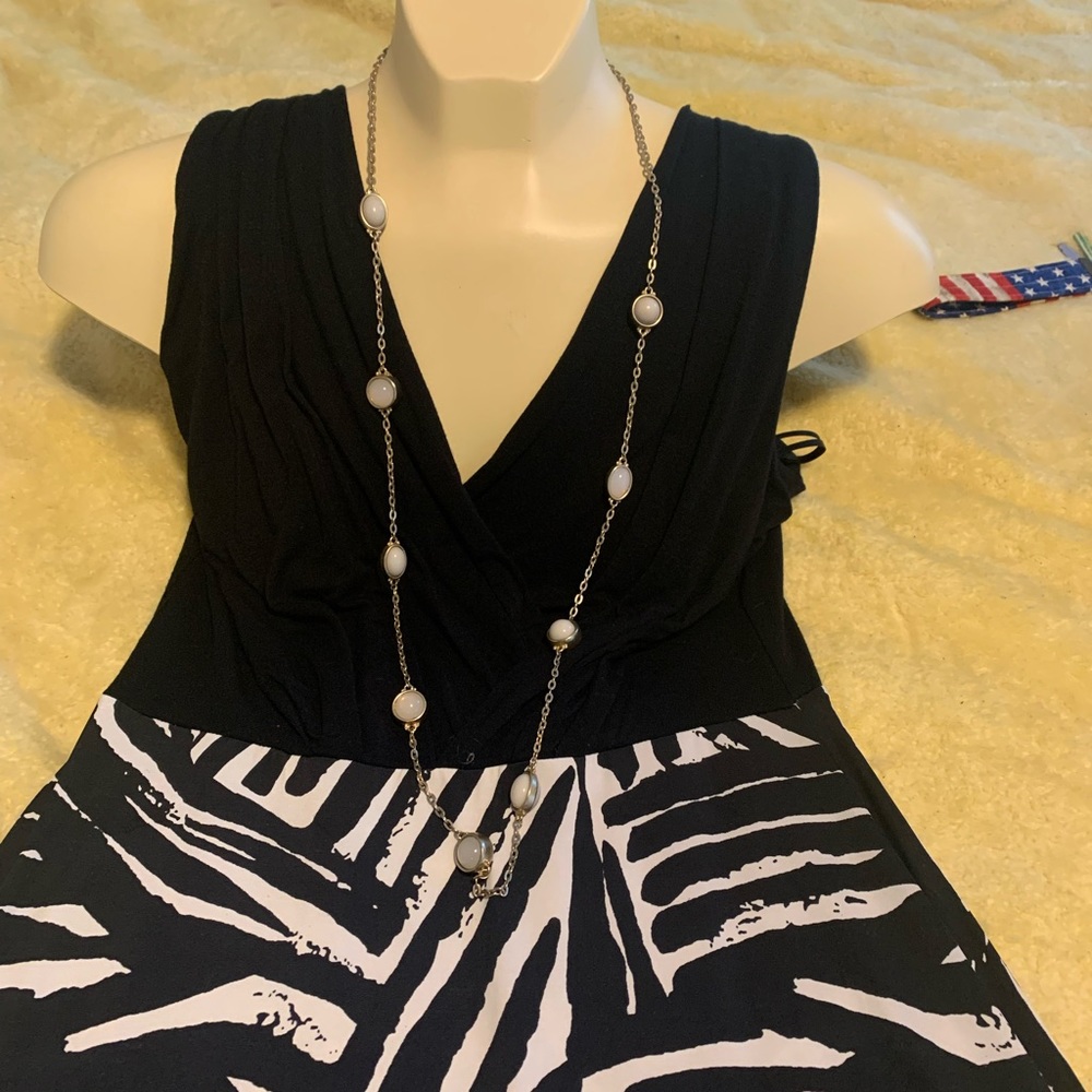 Gilli Sleeveless Woman’s Dress